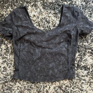 Lululemon Pattern Crop Short Sleeve Shirt size 6